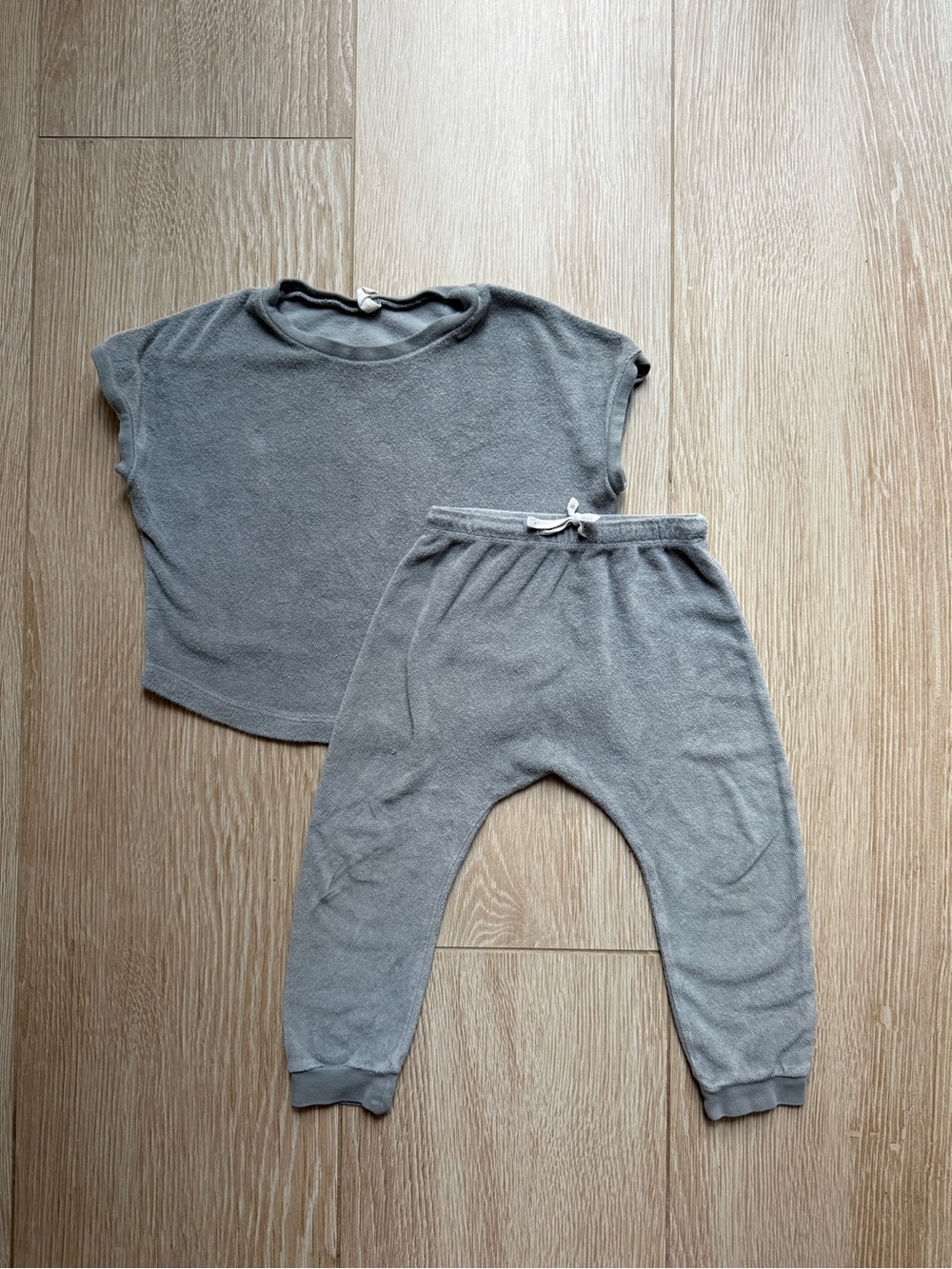Quincy Mae terry cloth 2pc set, sz 2-3yrs